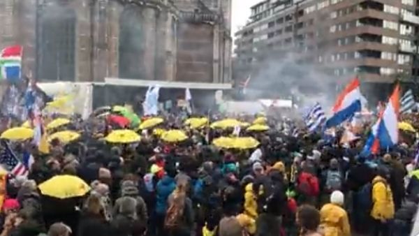 प्रदर्शनकारियों पर थर्ड डिग्री 