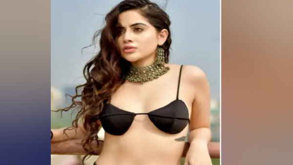  उर्फी के सेक्‍सी अवतार ने मचाया तहलका 