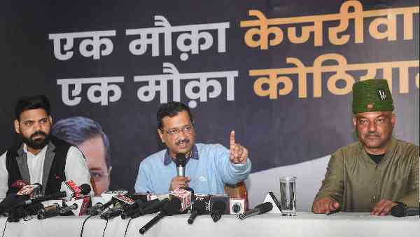 आम आदमी पार्टी ने भी लगाया है फौजियों के वोट के लिए दांव