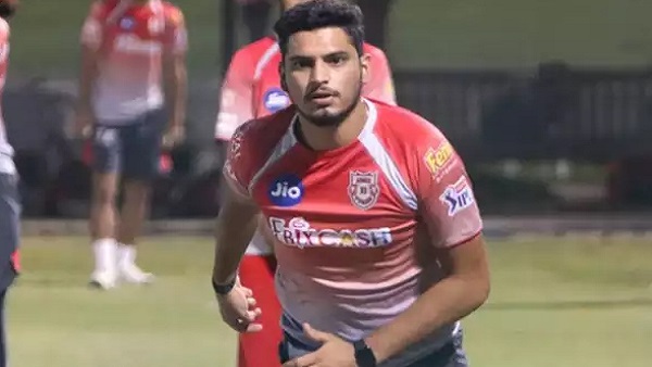 पिता बेचते हैं दूध