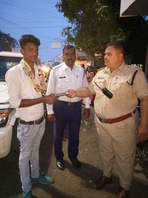 एक दो रोटी ही खाते हैं