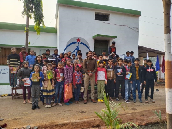 निशुल्क कोचिंग भी देते हैं