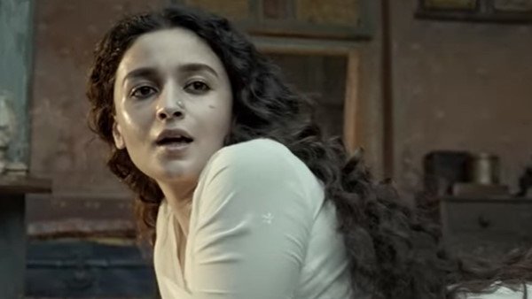 महेश भट्ट ने कहा- इसलिए कर पाई अच्छे से किरदार महेश भट्ट ने कहा- इसलिए कर पाई अच्छे से किरदार