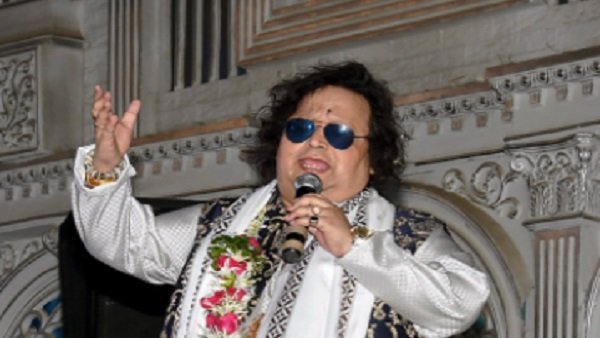 अस्पताल में जोर-जोर से गाने लगे तब ...