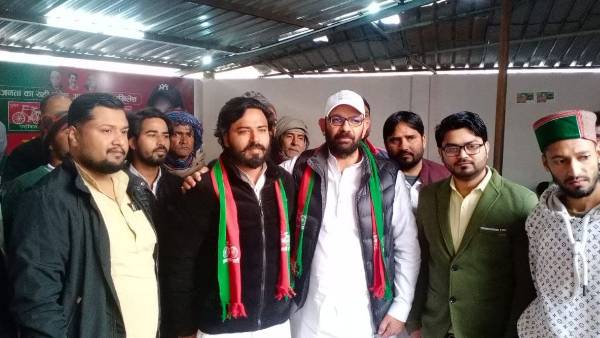 यावर रोशन ने किया AAP से किनारा