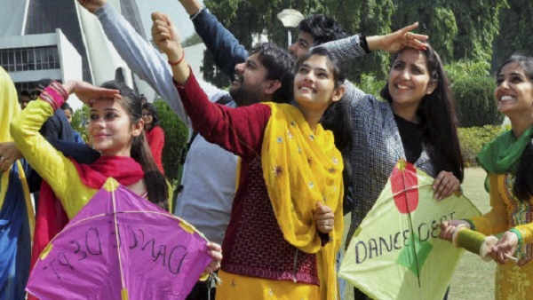 मां को पीली चीजों का भोग भी लगाते हैं