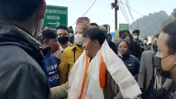 दार्जिलिंग में जबरदस्त जीत 