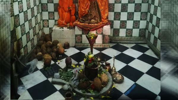 शिवलिंग से आती है तुलसी के पत्तों सी सुगंध शिवलिंग से आती है तुलसी के पत्तों सी सुगंध