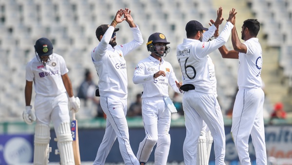 स्पिनर्स ने चटकाये बचे हुए 4 विकेट