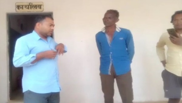 छात्रों के परिजनों ने वायरल कर दिया वीडियो