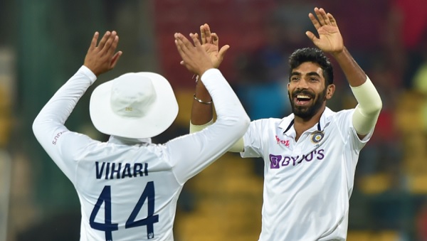 पहली बार भारत में हासिल किये 5 विकेट पहली बार भारत में हासिल किये 5 विकेट