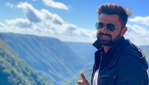 दो तिहरे शतक लगाए, रनों का अंबार लगाया-