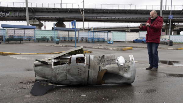 कीव पर हमला जारी कीव पर हमला जारी