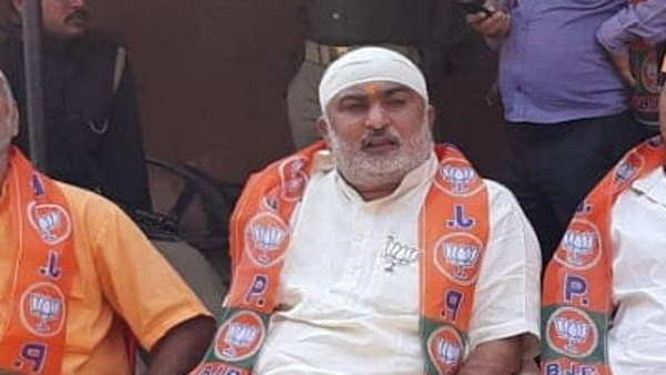 कभी पिता को हराया था अब बेटे को
