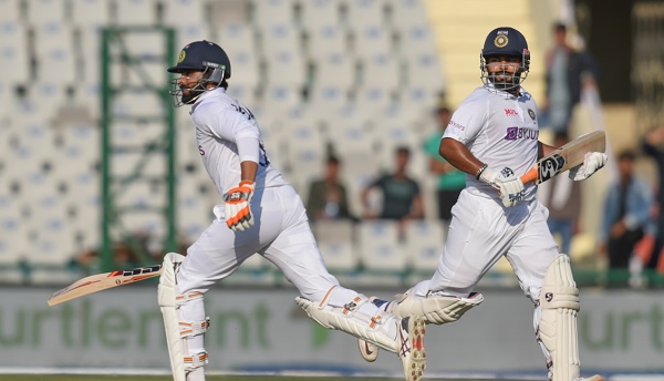 मैच का पहला दिन समाप्त-