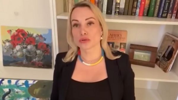 टीवी स्टूडियो तक पहुंचा प्रदर्शन