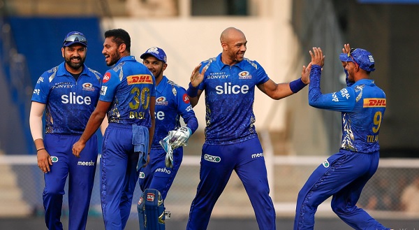 वह ओवर मिल्स या बुमराह को देना था