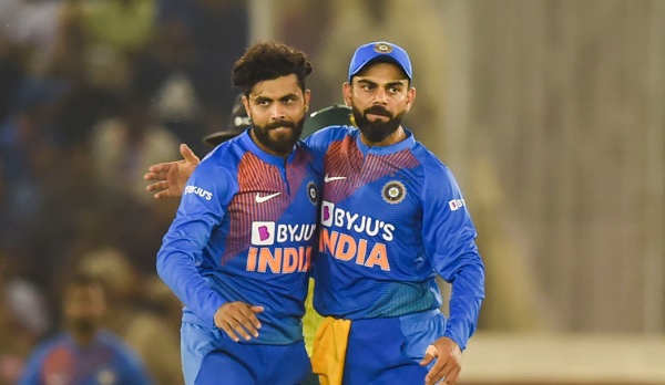 कुछ लोगों ने पीछा किया, हमने कार बैक कर दी- कुछ लोगों ने पीछा किया, हमने कार बैक कर दी-