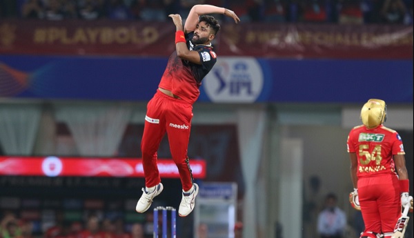 वाइड गेंद फेंकने का रिकॉर्ड भी बना-