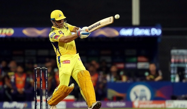 पहले मैच में धोनी ने खेली शानदार पारी-