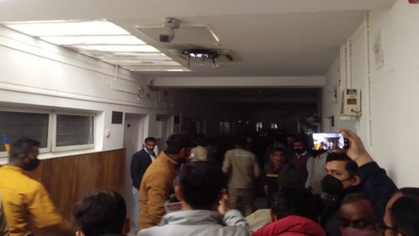 A sudden fire broke out in the Chief Ministers office in the Secretariat, a big accident averted A sudden fire broke out in the Chief Ministers office in the Secretariat, a big accident averted