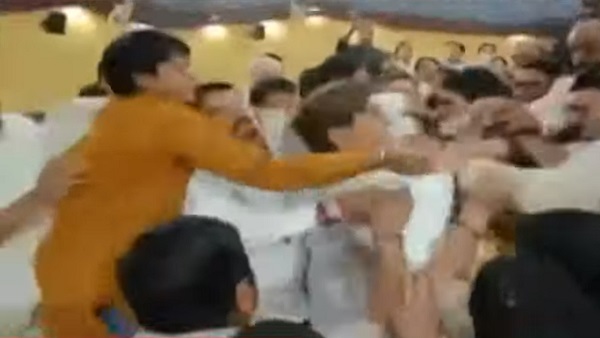 AAP BJP fight AAP BJP fight