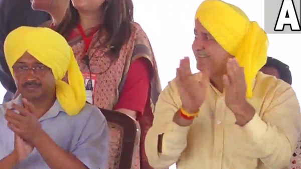 बसंती पगड़ी में नजर आए सीएम केजरीवाल 