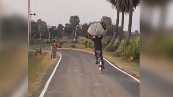 सोशल मीडिया पर वायरल Video