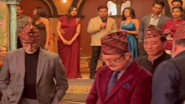 सभी ट्रेडिशनल नेपाली टोपी में आए नजर 