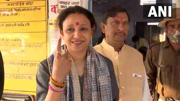 अब आराधना मिश्रा मोना का है कब्जा