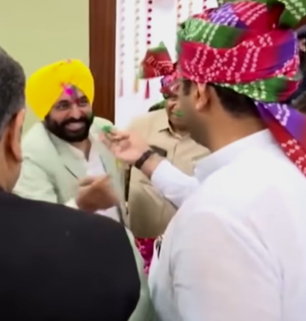 Watch Videos: Holi 2022 celebrations, punjab CM Bhagwant Mann & Haryana CM colorful holi