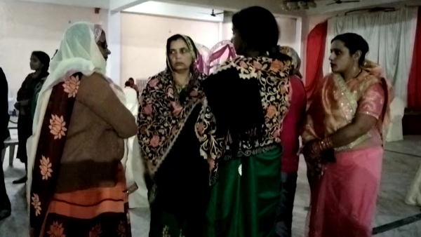 11 लाख रुपए का दहेज मांगने का आरोप लगाया 