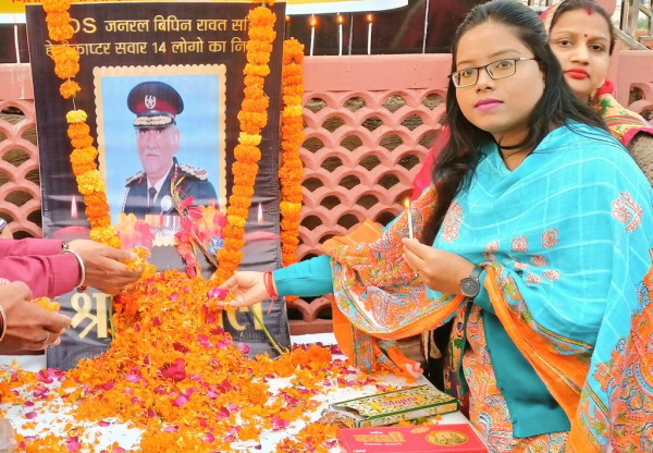 बिपिन रावत की प्रतिमा का अनावरण 