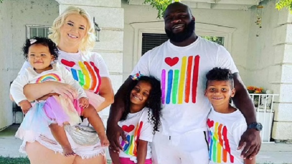 अब शादी के हो गए 4 साल और चौथा बच्चा भी होने वाला है अब शादी के हो गए 4 साल और चौथा बच्चा भी होने वाला है