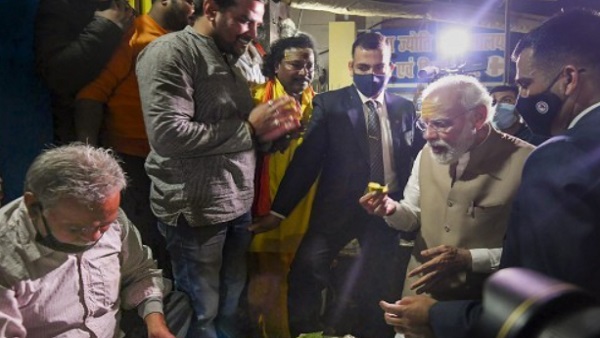 पीएम मोदी पी रहे थे चाय और लोग लगा रहे थे जय श्री राम के नारे