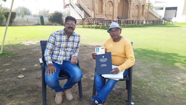चांद पर जमीन खरीदने का प्रमाण पत्र मिलता है सिर्फ चांद पर जमीन खरीदने का प्रमाण पत्र मिलता है सिर्फ