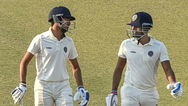 ले चुके थे विशाल बढ़त