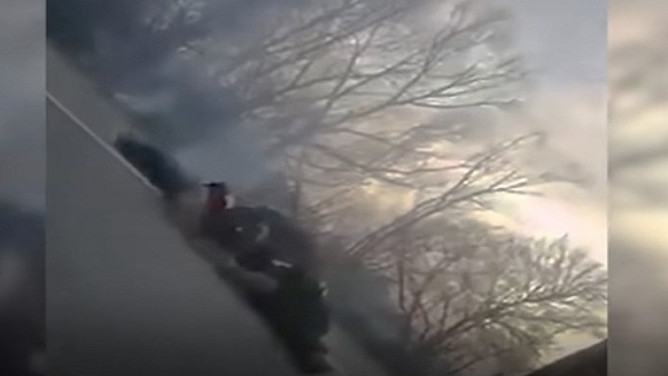 बेटे ने कार के अंदर से बनाया ये खौफनाक वीडियो 