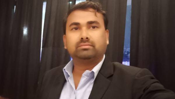 शिक्षा के लिए आंदोलन कर रहे गढ़हरा निवासी शिक्षा के लिए आंदोलन कर रहे गढ़हरा निवासी