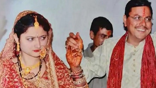 28 जनवरी 2011 को पुष्कर सिंह धामी की शादी गीता से हुई थी