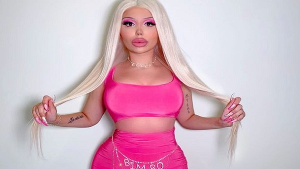 13 साल की उम्र में करवाया पहला लिप फिलर 13 साल की उम्र में करवाया पहला लिप फिलर