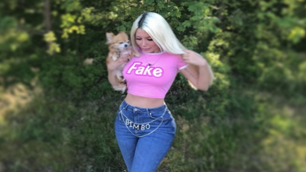 'होंठ, ठुड्डी से लेकर दांत भी बदल दिए इस महिला ने...' 'होंठ, ठुड्डी से लेकर दांत भी बदल दिए इस महिला ने...'