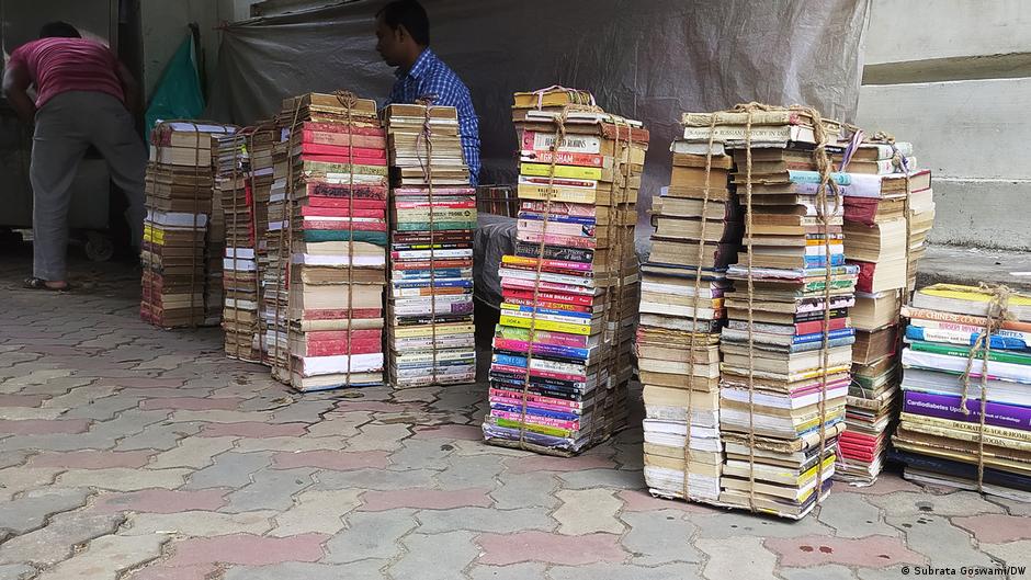कई अच्छी किताबें होने के बावजूद हिंदी साहित्य पिछड़ा ही रह गया