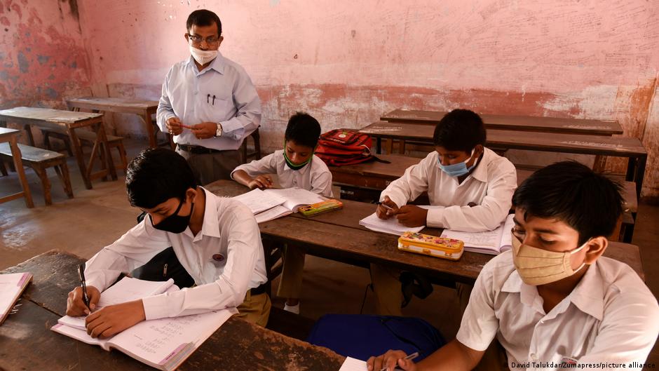 महामारी में शिक्षा के क्षेत्र में भारी उथल पुथल हुई है महामारी में शिक्षा के क्षेत्र में भारी उथल पुथल हुई है