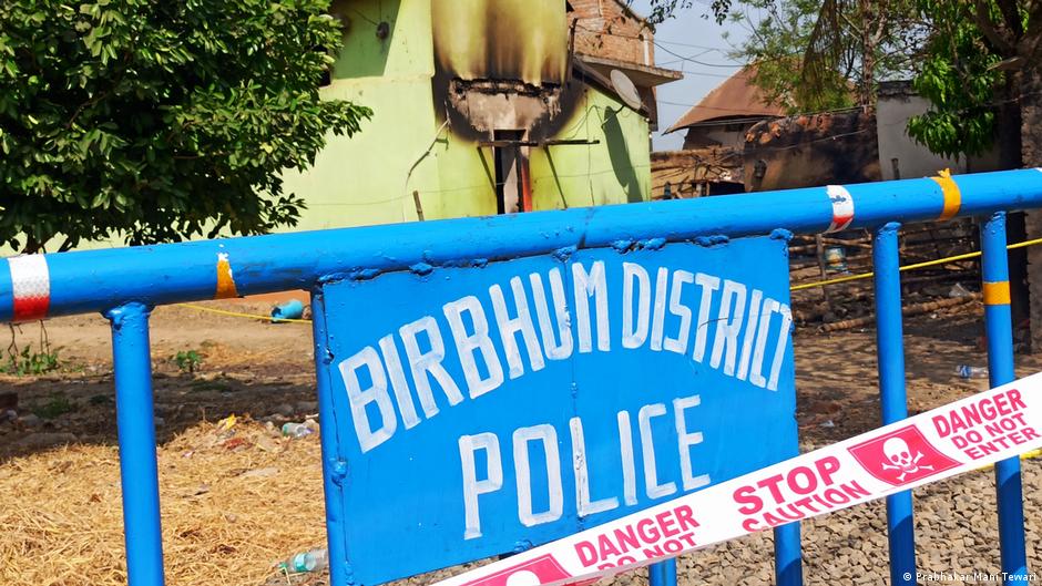 बीरभूम की हिंसा में लोगों के घर जला दिए गए बीरभूम की हिंसा में लोगों के घर जला दिए गए