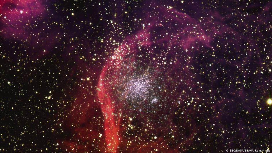 सुदूर अंतरिक्ष के रहस्यों को समझने में हब्बल जैसी दूरबीनों से मदद मिल रही है