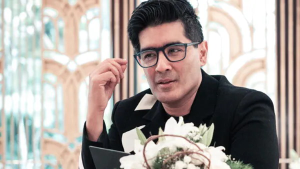 डिजाइनर मनीष मल्होत्रा ​​​​ने डिजाइन की है