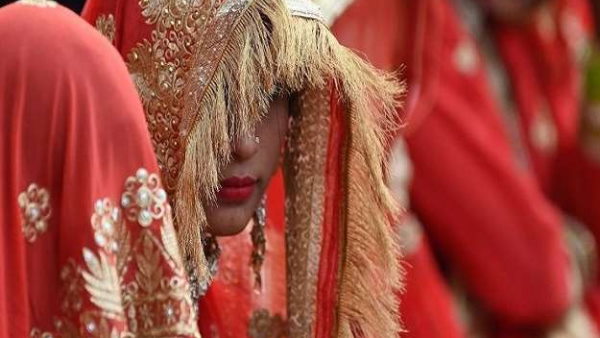 13 साल पहले हुई थी महिला की शादी, बोली - पति से खुश नहीं हूं