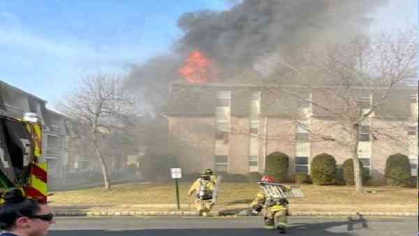 न्यू जर्सी के एक टाउनशिप की बिल्डिंग में लगी आग न्यू जर्सी के एक टाउनशिप की बिल्डिंग में लगी आग