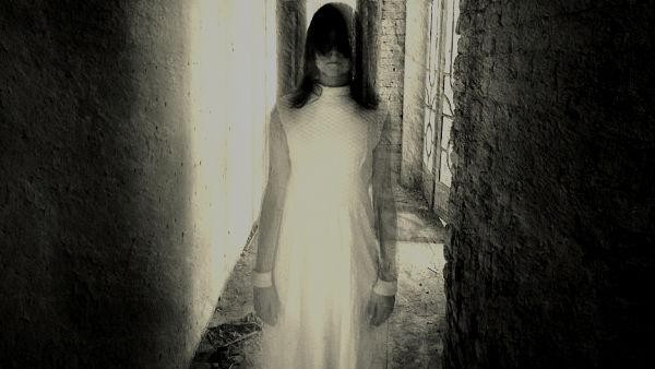 आवाजें सुनाई देती हैं